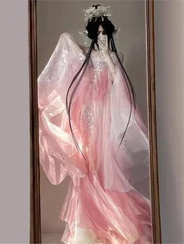 A female Hanfu worker with large embroidered sleeve and chest-length chekhozi dress the deputy team leader is ethereal