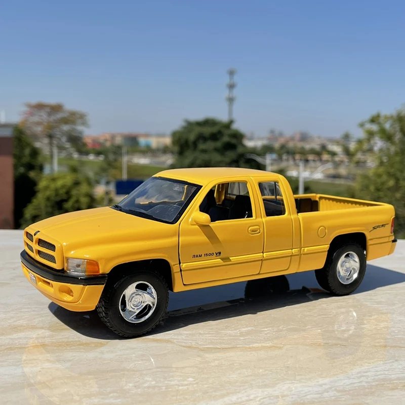 1/27 DODGE RAM 1500 Diecast Pickup Model Simulation Alloy Metal Toy Off-road Vehicles Car Model Simulation Decoration Kids Gift hotwheels cars Diecasts & Toy Vehicles