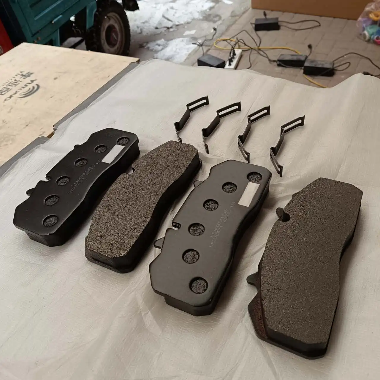 고품질 영 버스 브레이크 시스템 예비 부품 브레이크 패드 중국산 프리미엄 브레이크 디스크