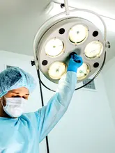 

Wall Mounted Surgical LED Medical Operating Light Ceiling-mounted Shadowless Dental LED Operating Lamp Examination Light