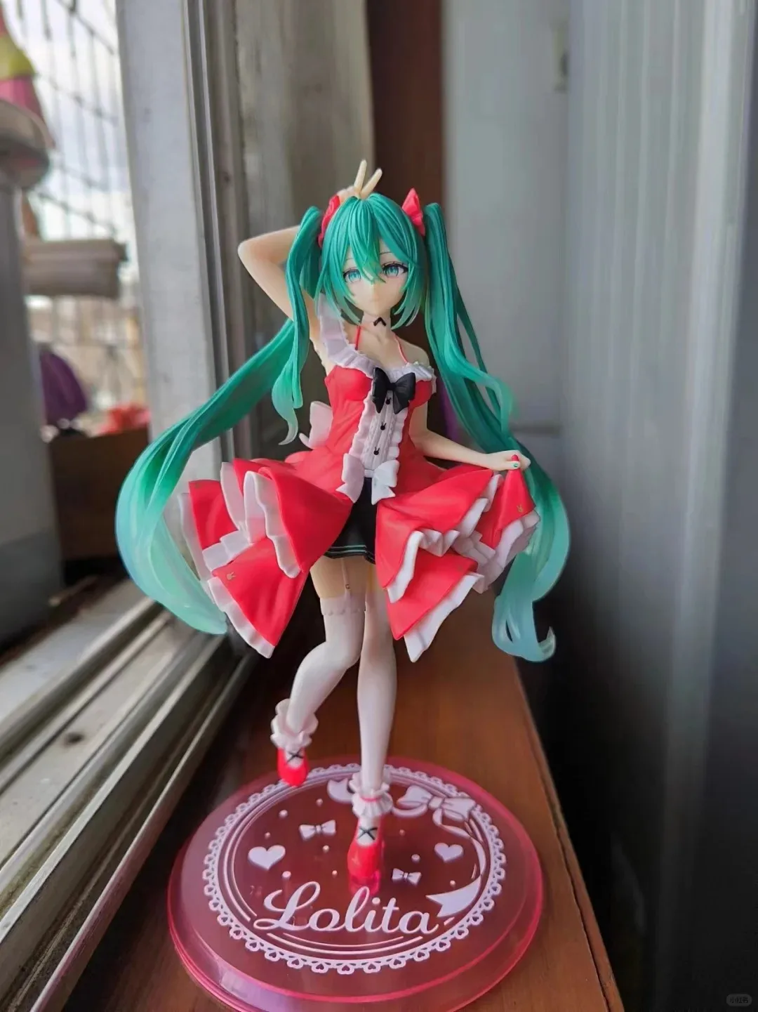 S84826ae42e364725a1d3cb6eb42d0b16a - Hatsune Miku Figure