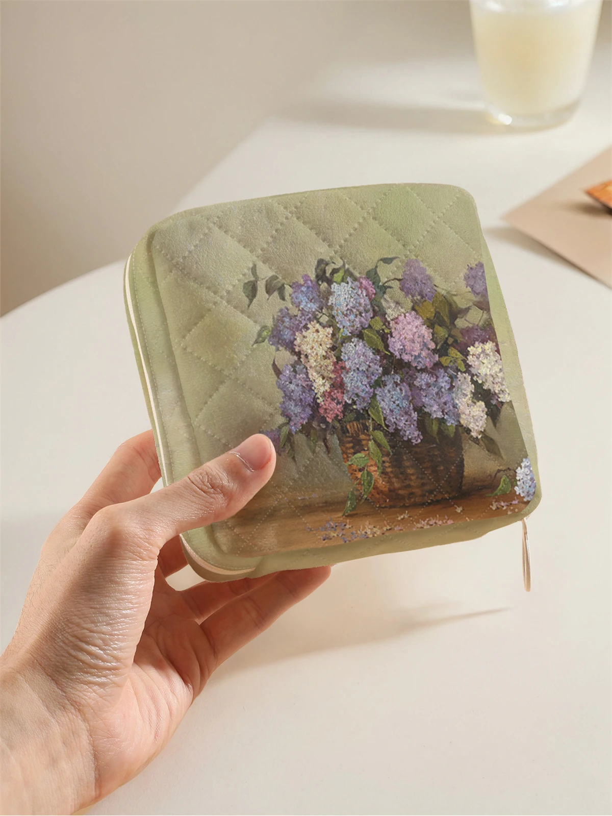 1 portable sanitary napkin storage bag, made of seaweed turtle pattern and diamond mesh material, lightweight women's tissue bag
