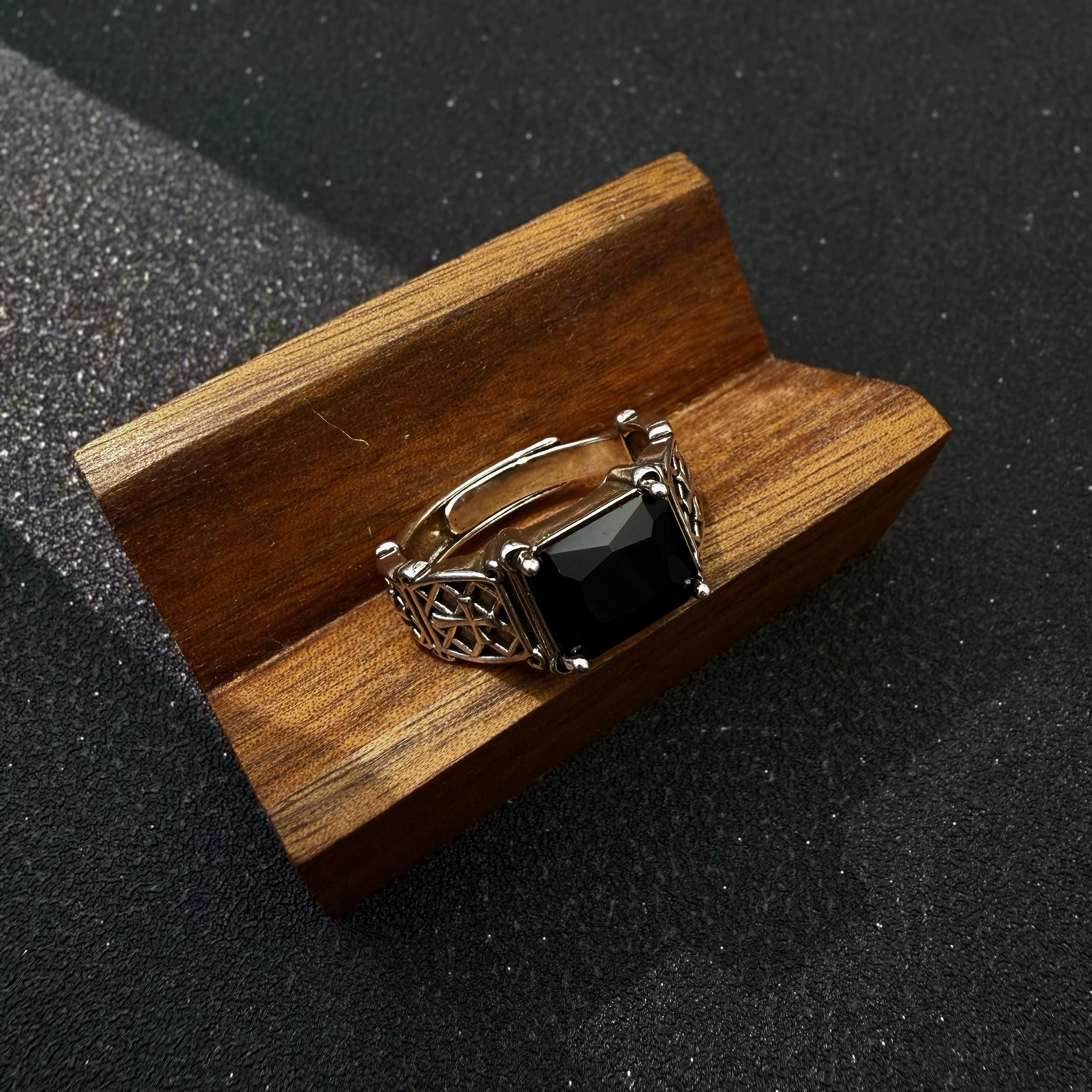 Retro Schwarz Zirkon Kreuz Einstellbare Offenen Ring Für Männer Frauen Silber-überzogene Kupfer Gothic Punk Edgy Schmuck Zubehör Cooles geschenk – Detail 1