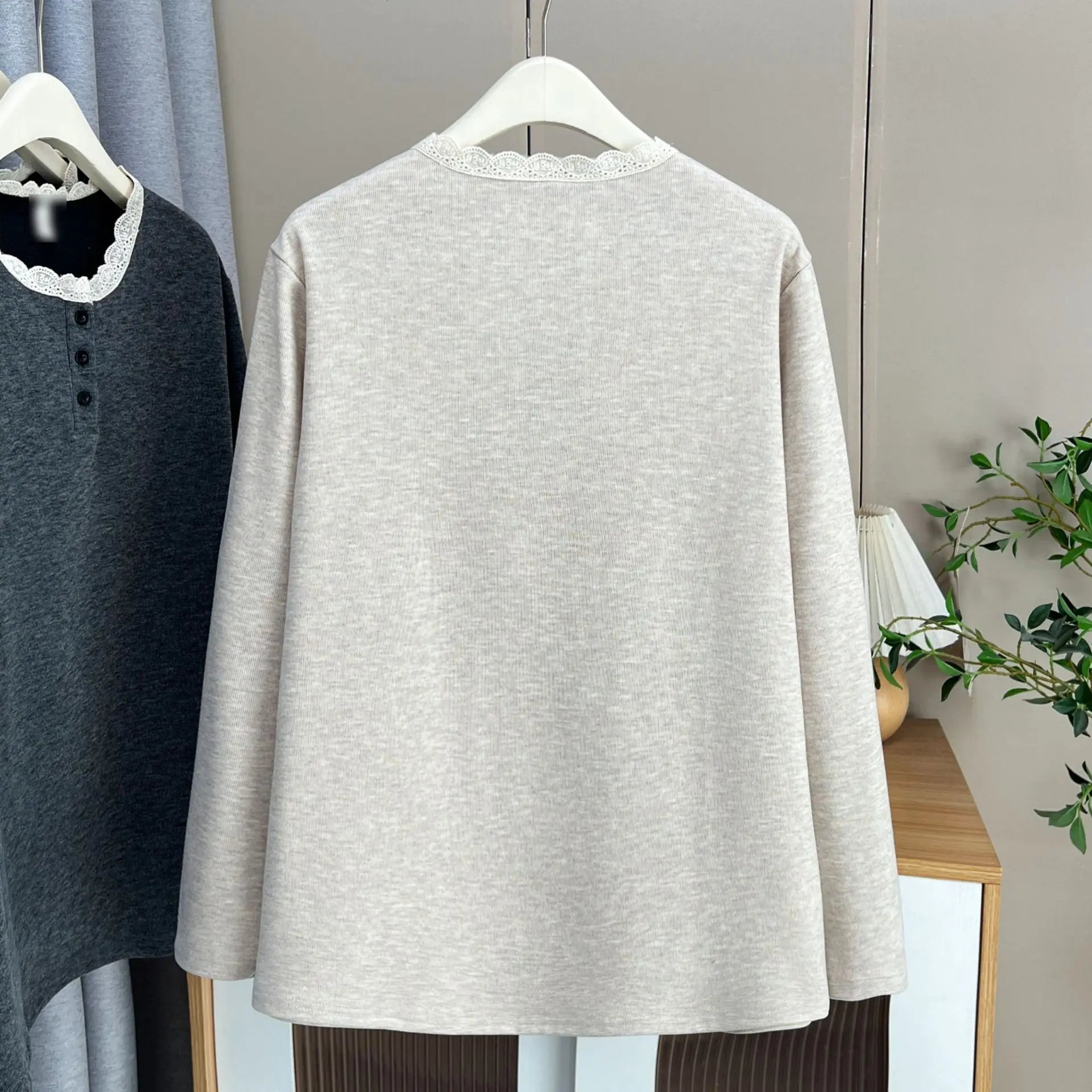 XXXXL Fashion Plus Size Women's T-Shirt 2025 Autumn And Winter New Fleece Warm Lace Collar long-sleeved Base Tops 2526