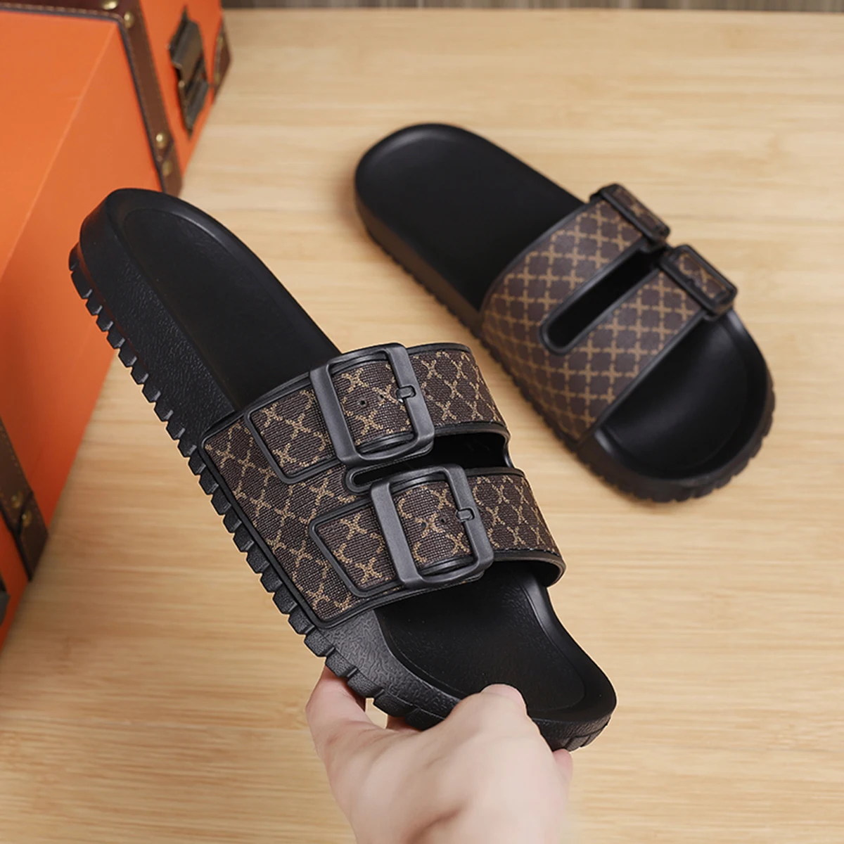 Men Sandals Summer Casual Breathable Lightweight Flip Flops Beach Comfortable Flats
