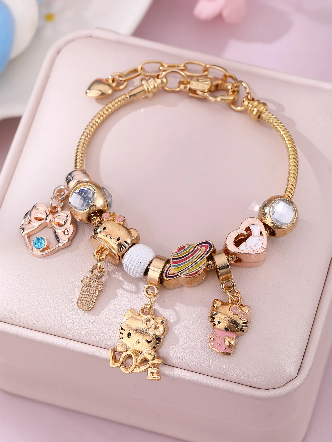 سوار "كيتي لوف" الذهبي – تشكيلة التعليقات اللطيفة