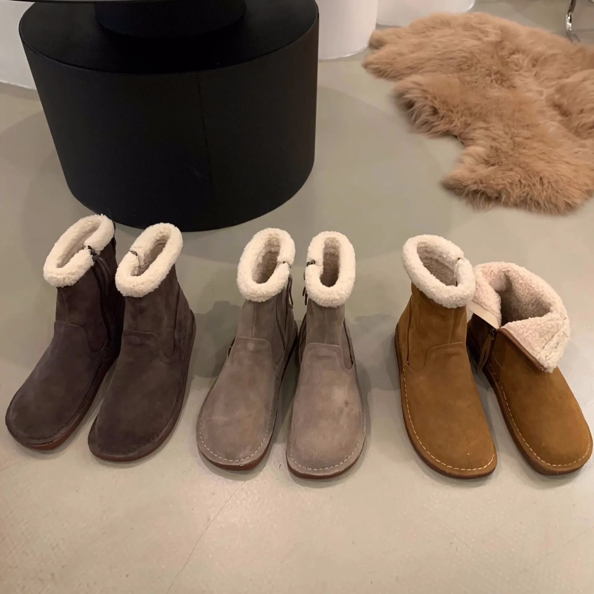 

Women's winter genuine leather short cotton shoes with plush insulation, lamb fur snow boots, Christmas gift