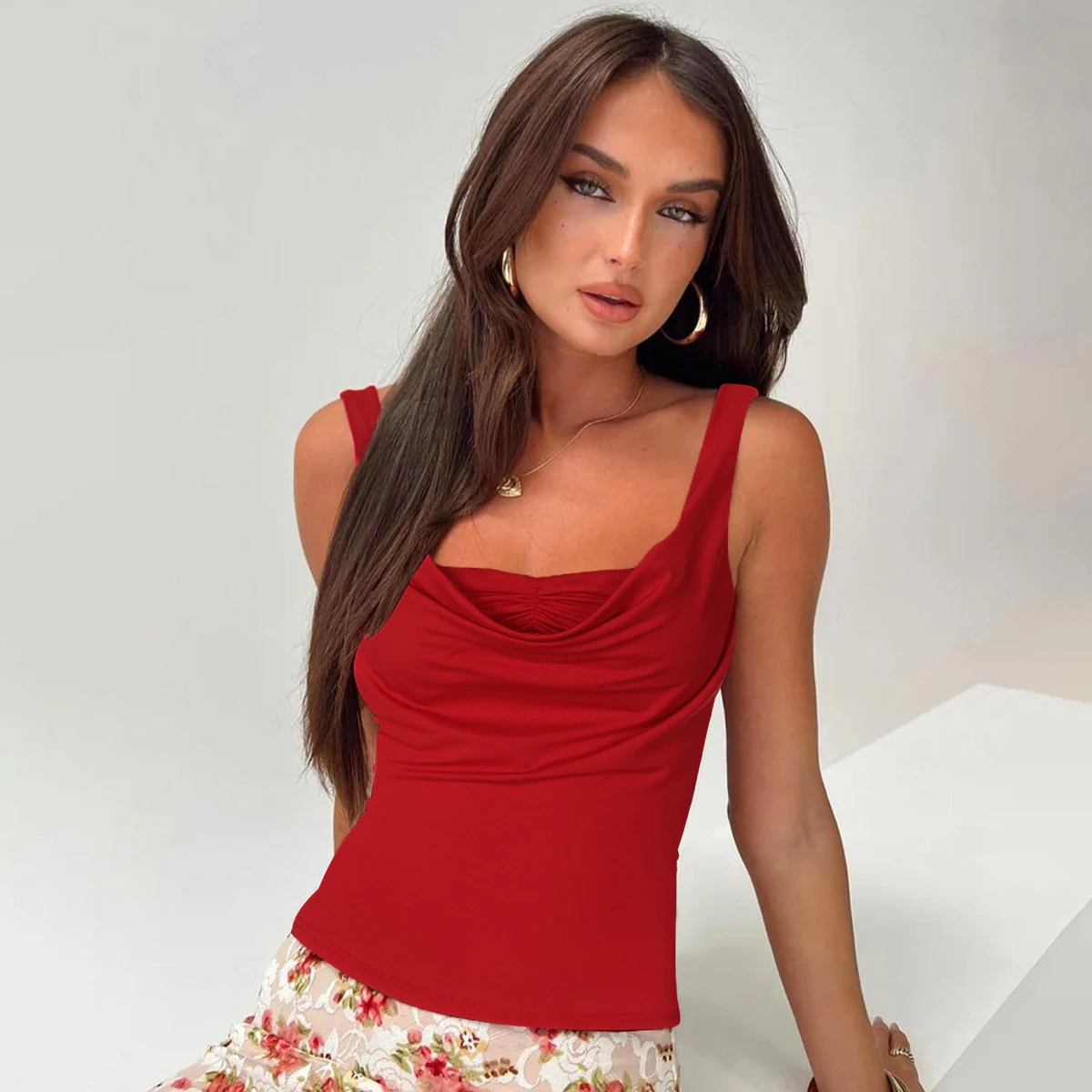 New Spring and Summer Sexy Hot Girl U-shaped Red Camisole Top Fake Two Pleated Fashion Casual Solid Color Street Short Vests