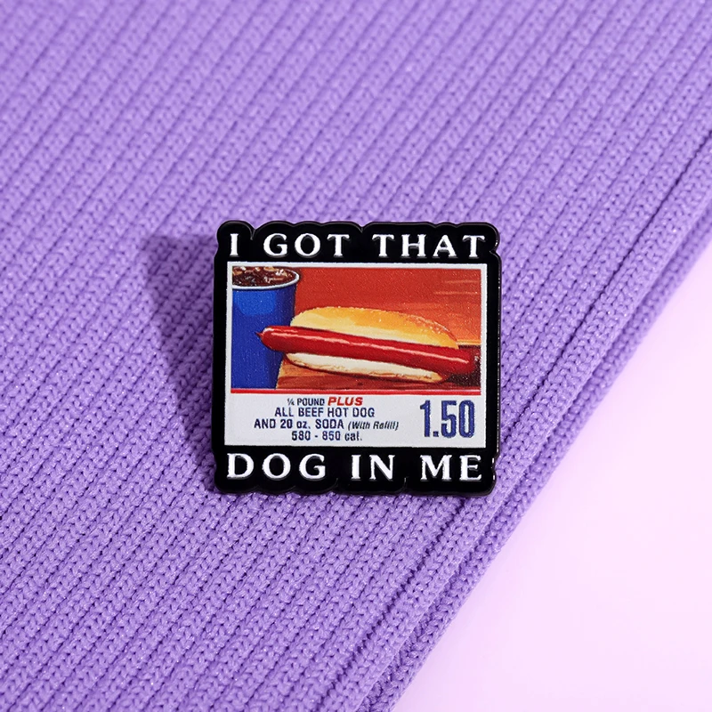 Ich habe diesen Hund in mir Kirkland Hot Dog Meme Emaille Pin Lustige kreative Metall Brosche Revers Abzeichen Modeschmuck Geschenk für Freunde – Detail 3