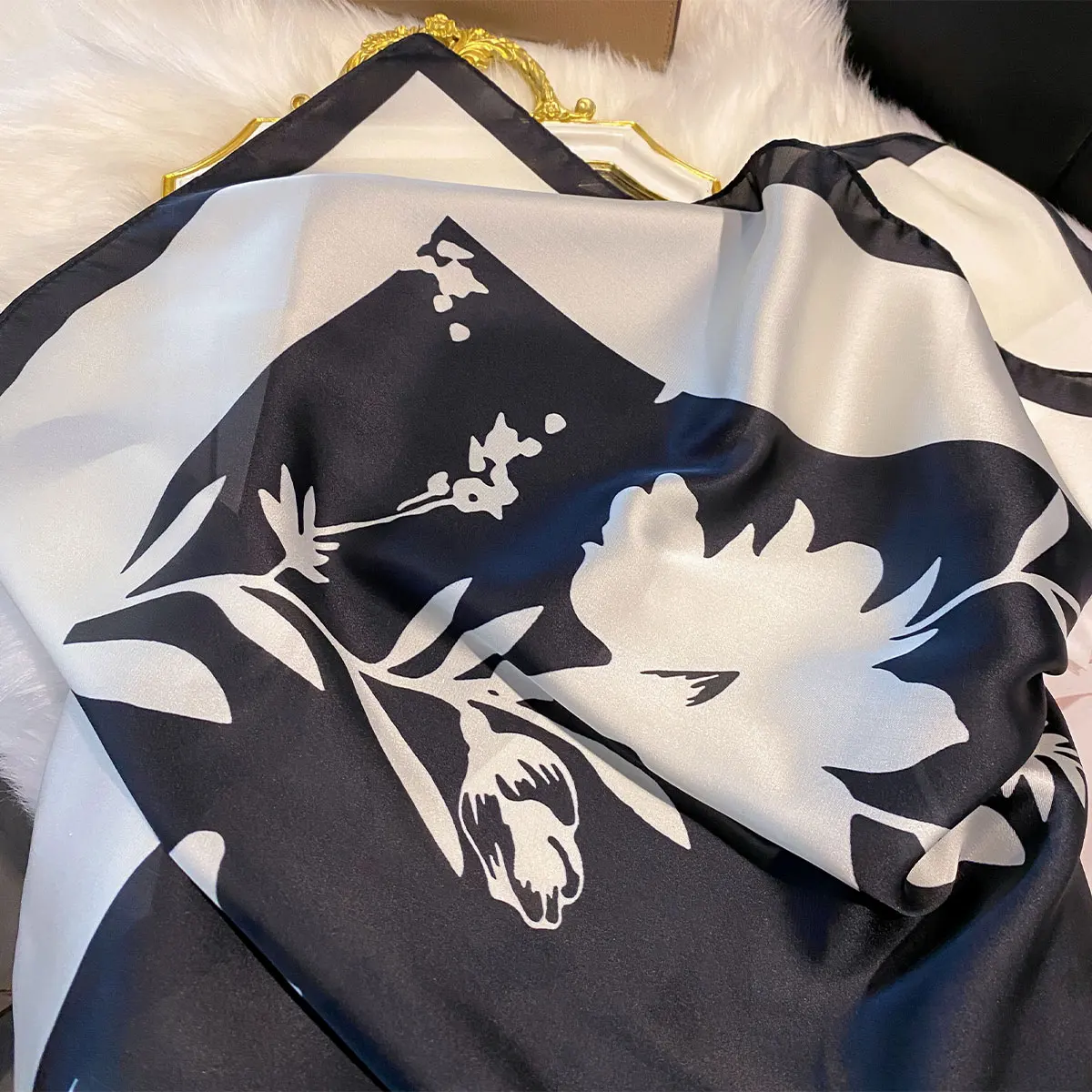 2025 New Fashion 70X70cm Printed Women's Scarf Silk The Horse Scarf Square Shawl Decorative Headband Neck Luxury Design Bandana