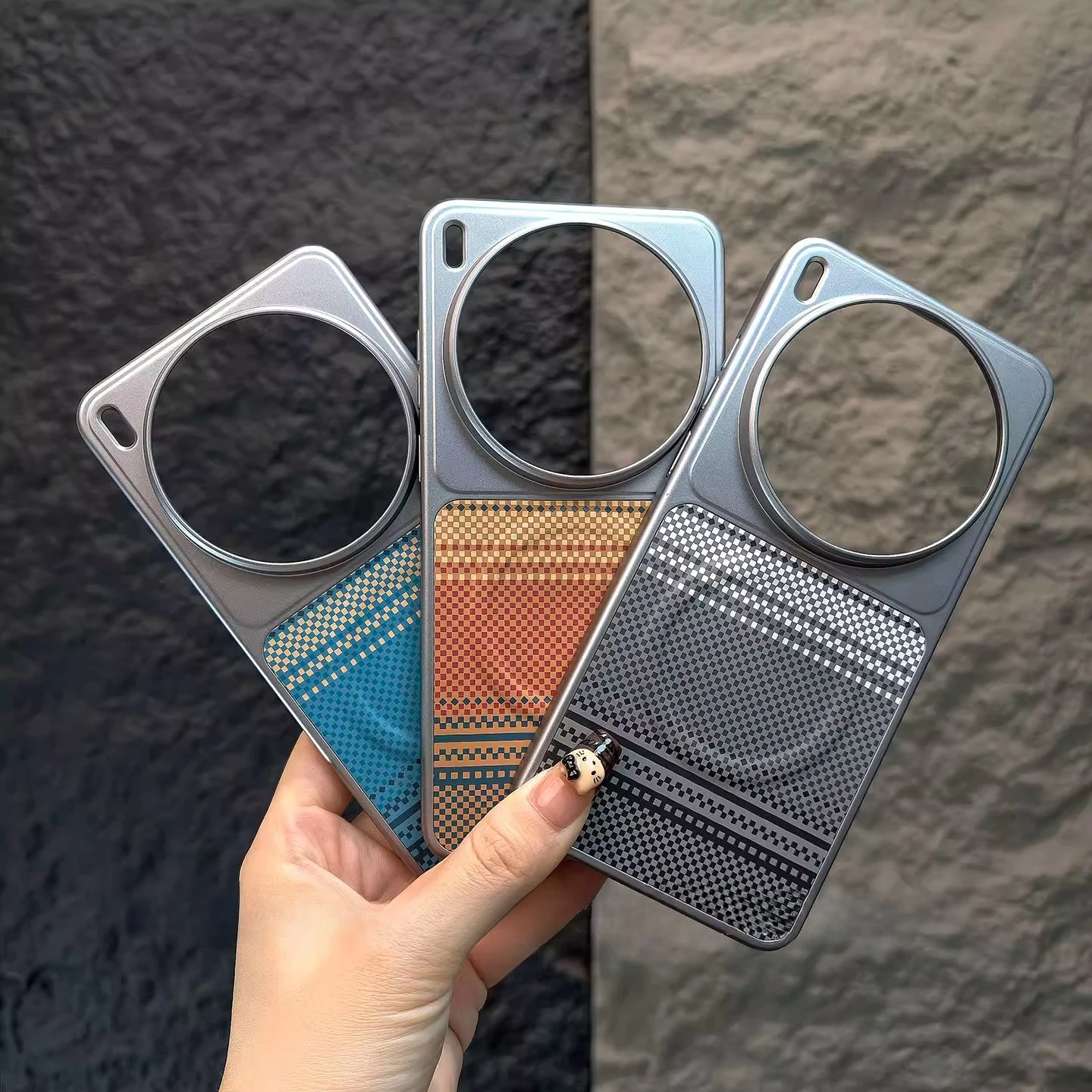 Enhanced Silver Magnetic Protective Case with Carbon Fiber Texture and Anti-Fall Protection