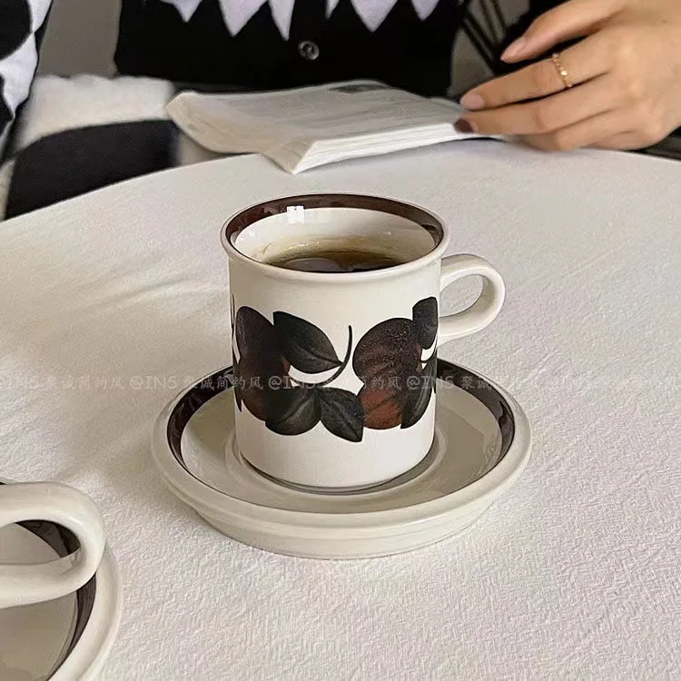 コーヒーカップとソーサーセラミックブラウンンモネ手描き