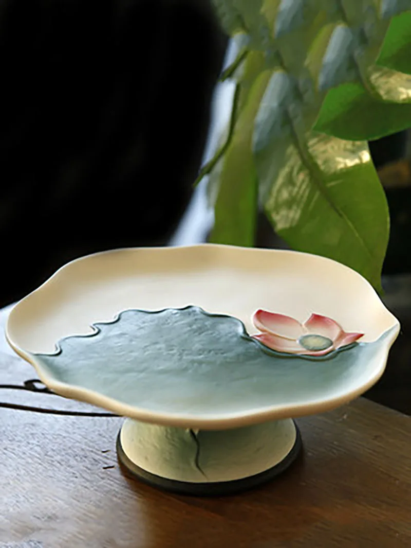 Ceramic Painted Lotus Fruit Plate for Household Decoration