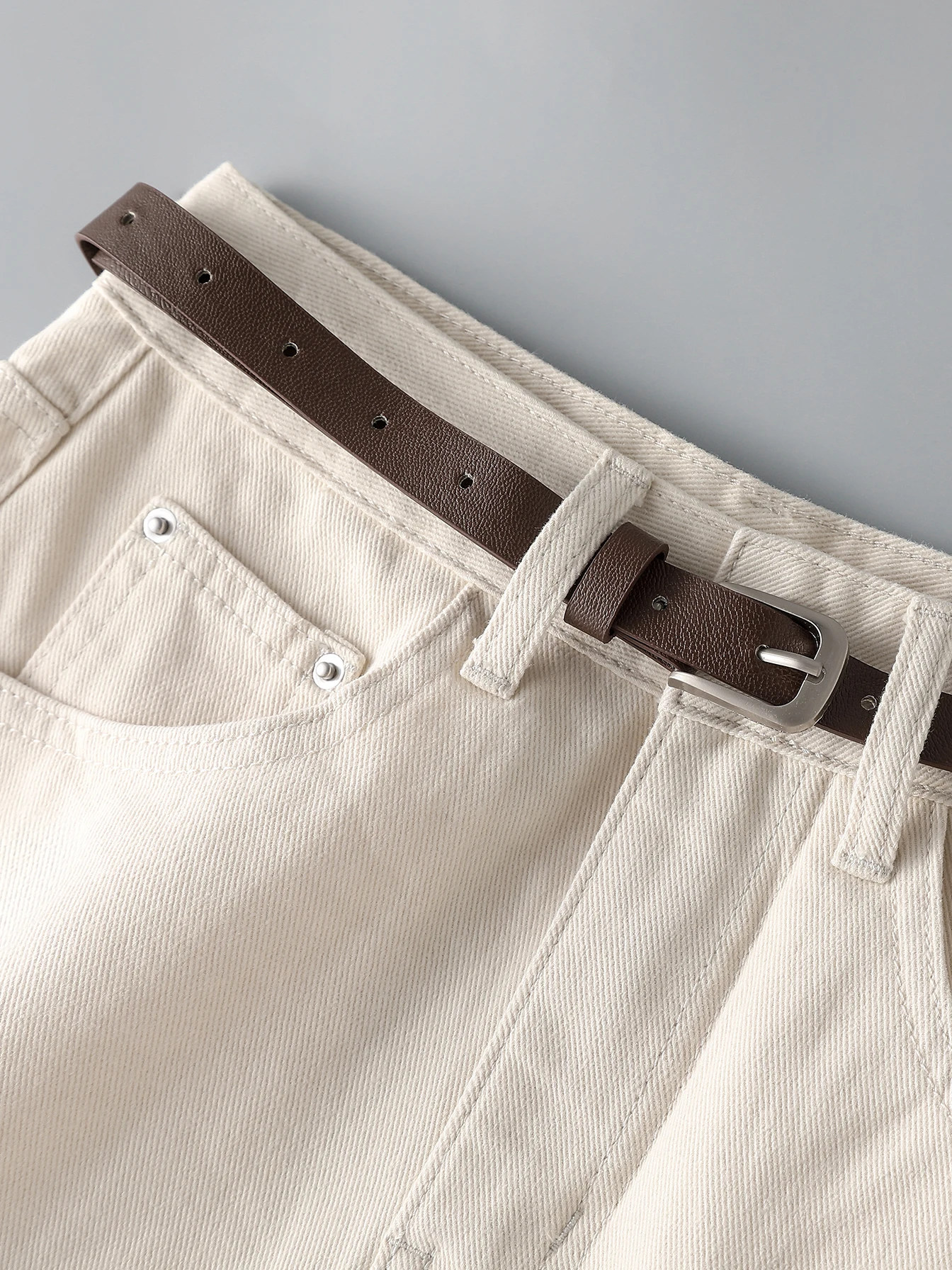 Women's 2024 simple casual ivory white jeans summer new 100% cotton five denim shorts with pockets Fashion Women