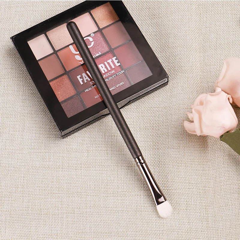 Makeup Brush Piccasso Wool Eyeshadow Brush Soft Wool Animal Hair Solid Wood Handle Flat White Eyeshadow 239