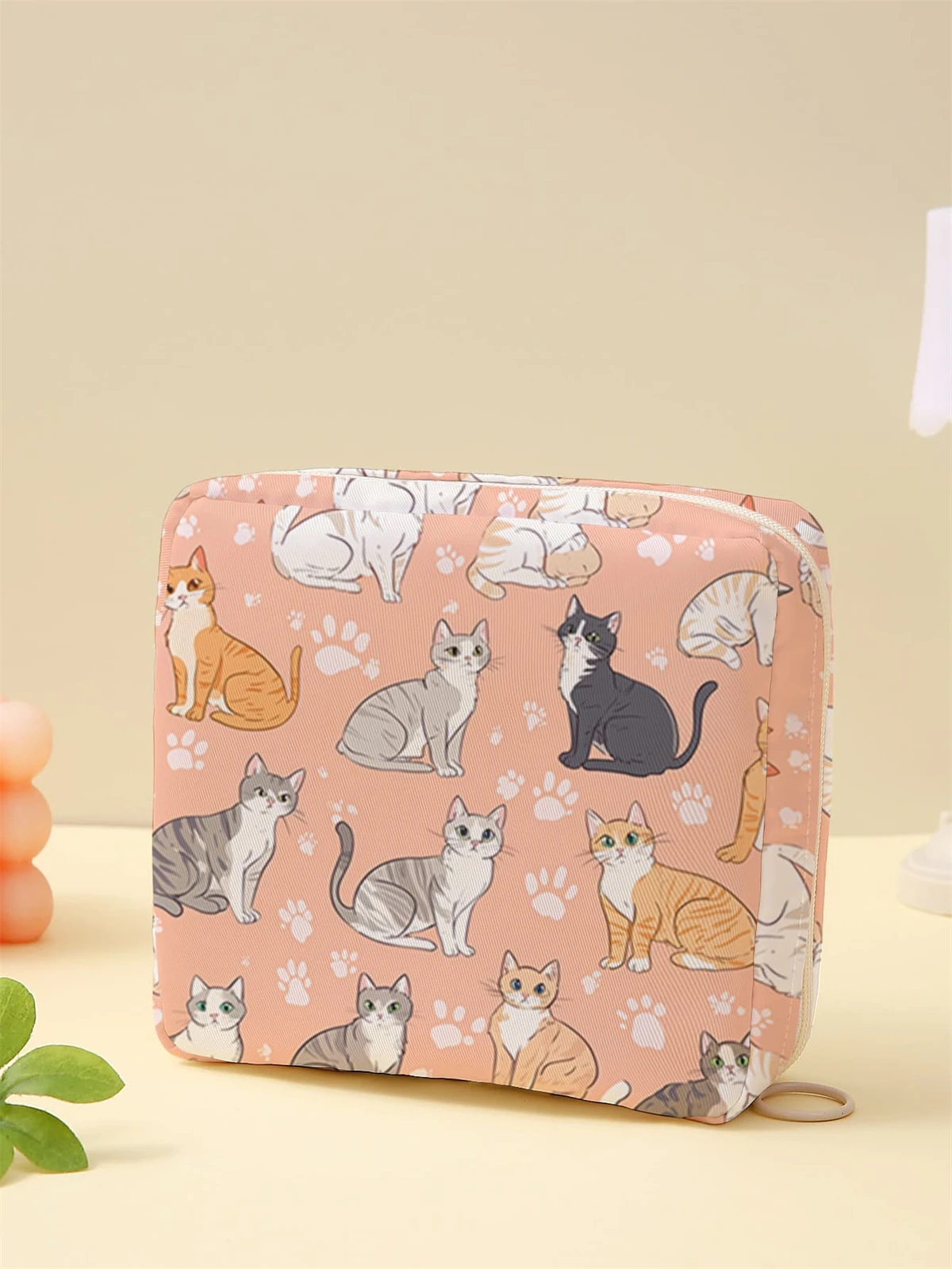 Cartoon cat pattern printed sanitary napkin storage bag, women's lightweight tissue bag, sanitary tissue bag