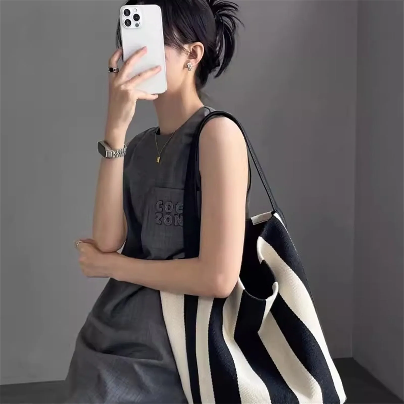 New Stripe Wide Shoulder Canvas Tote Bag Women's Large Capacity Casual Simple Commuting Single Shoulder Bucket Bag Versatil