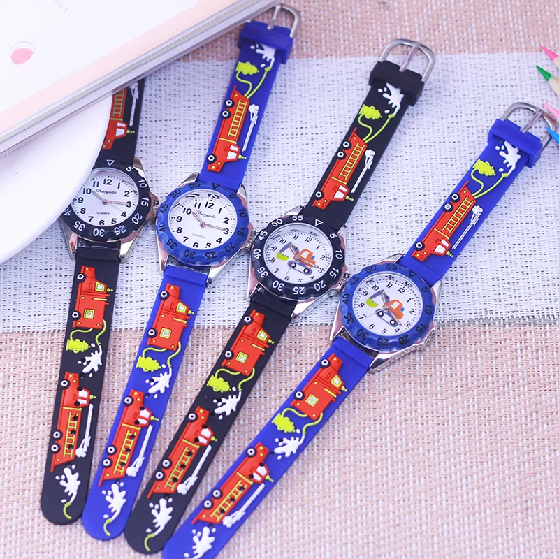 Proslulý značka děti chlapci nový móda kreslený fire-truck křemen hodinky málo děti studenti hustý prázdniny dárky wristwatches