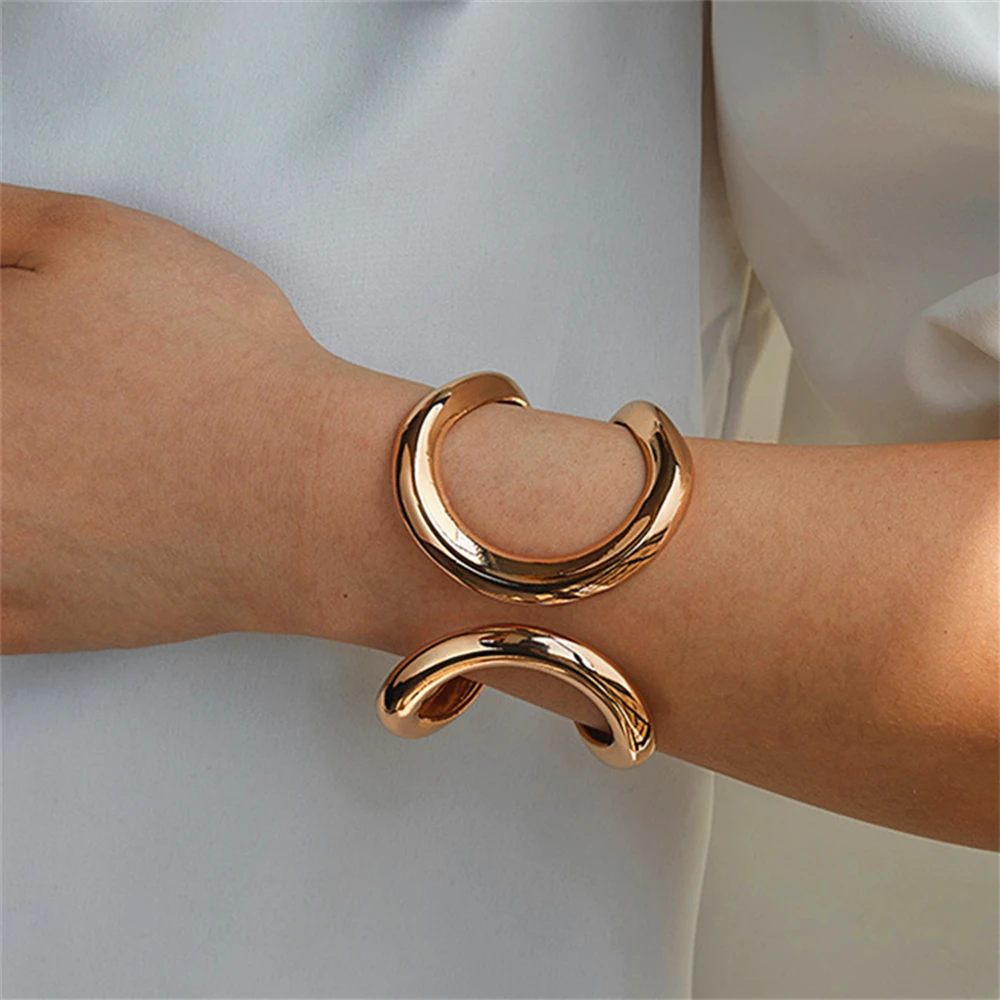 Exaggerated Design Simple Metal Cutout Open Bracelet for Women European Fashion Geometric Jewelry Girl Gift Accessories