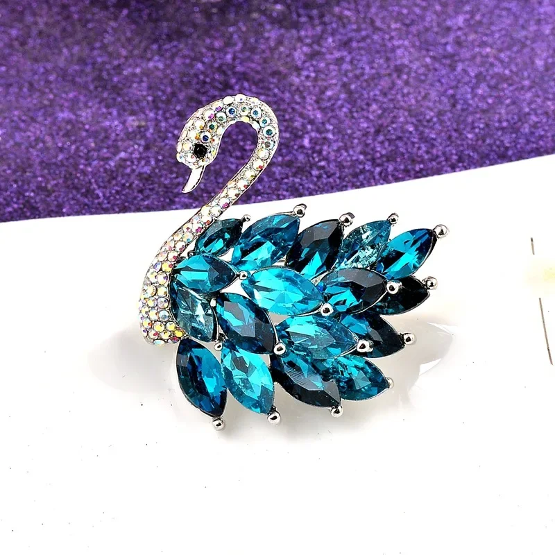 

Design Chic New Net Red Popular Crystal Swan Brooch Lovely High Sense Pin Public All Matching Temperament Clothing Accessories