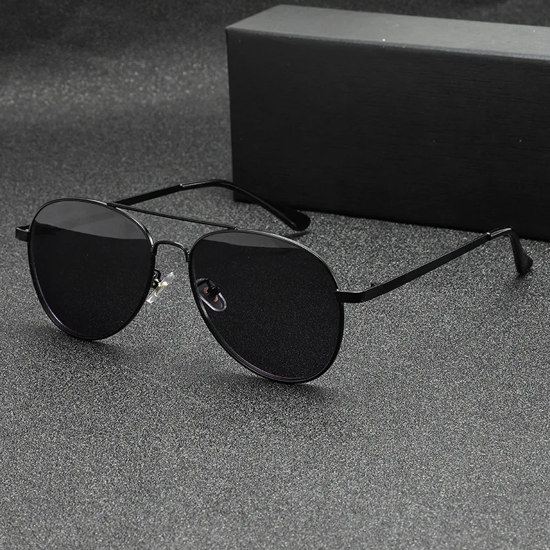 Aviator Myopia Sunglasses with Large Frames - UV-Resistant Eye Protection for Driving, Riding, Beach, and Travel