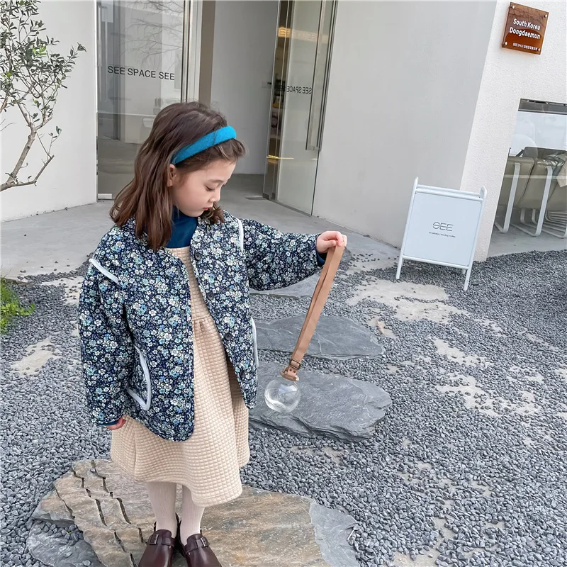 Children's Retro Style Blue Floral Quilted Edge Wrapped Cotton Jacket for Girls, Fashionable and Versatile