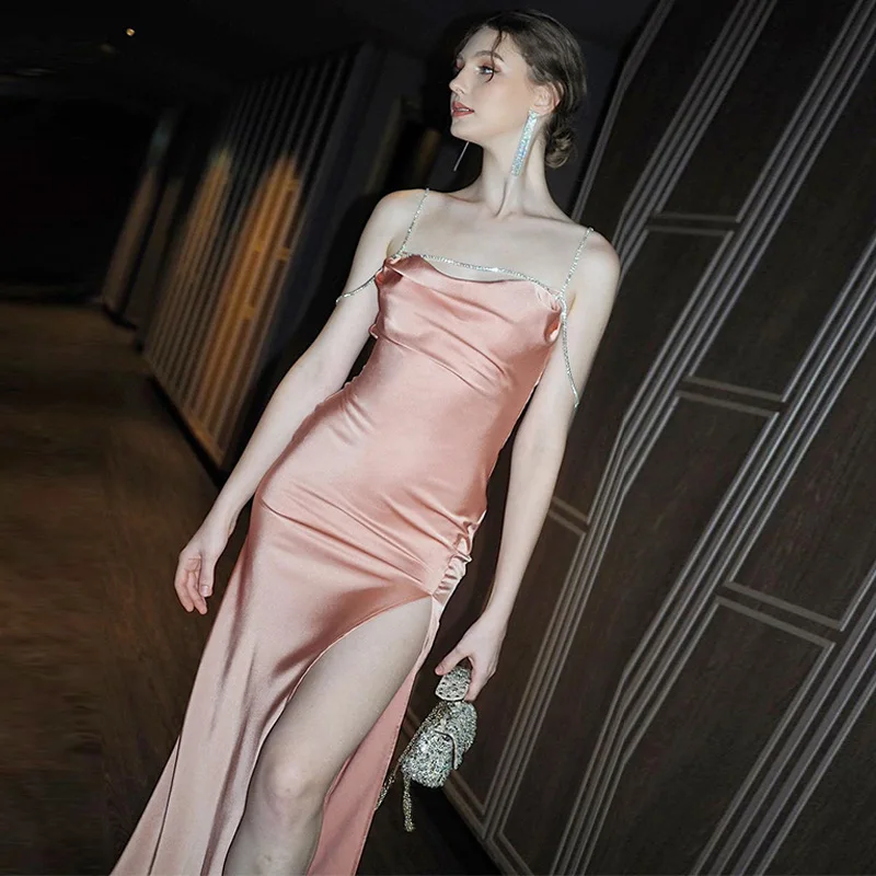 

Женское модное платье на бретельках, откровенное платье с разрезом, открытой спиной и цепочкой со стразами, весна-лето 2023