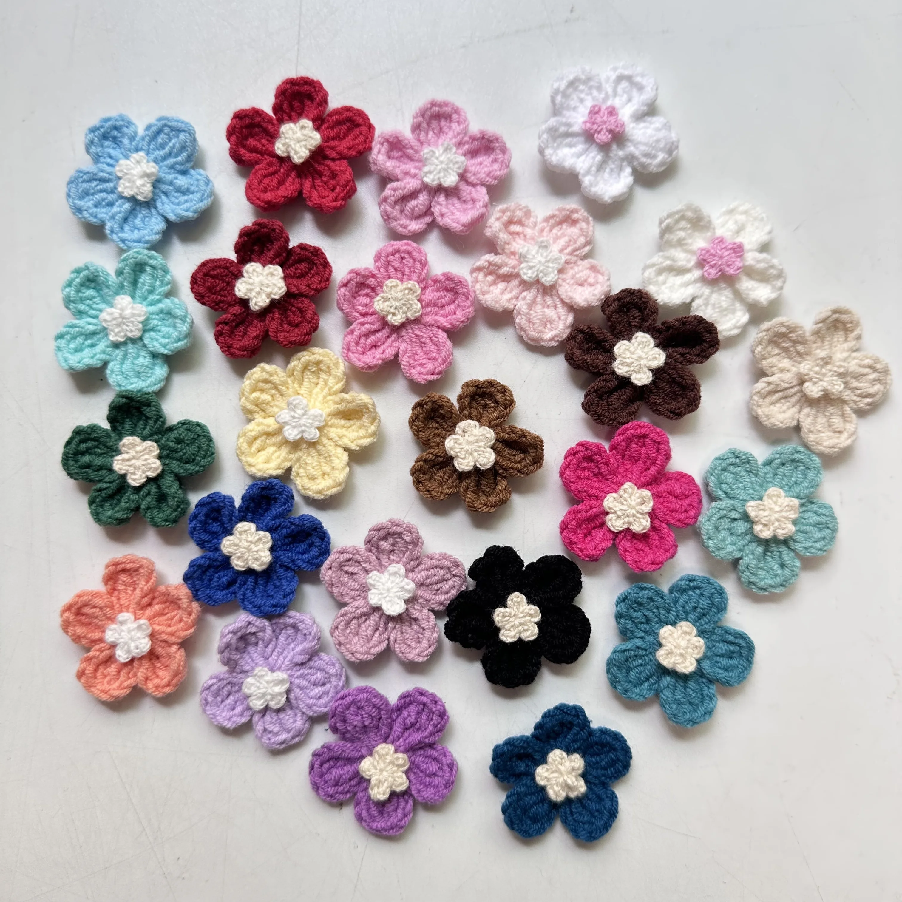 10PCS 다채로운 수제 면 크로셰 꽃 3.2CM DIY 3D 공예 니트 패브릭 꽃 아플리케 의류 장식 Axxessories