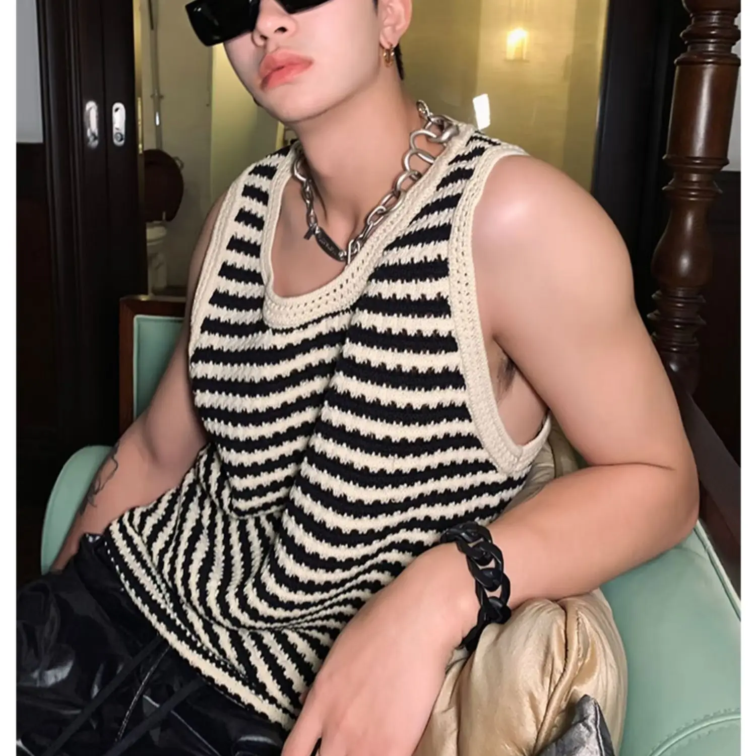 New Summer Thin Black and White Striped Knitted Sweater Vests for Men Casual Loose Sleeveless Houndstooth Harajuku Sweater Vests