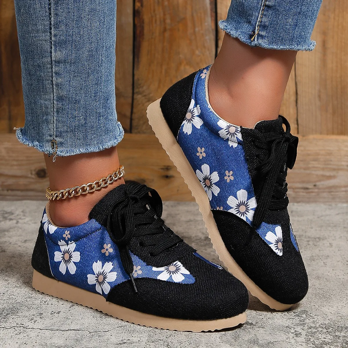 

New Canvas Shoes Woman Light Weight Slip-on Flat Sneakers Ladies Breathable Cloth Loafers Brand Design Print Slip-on Flat Shoes
