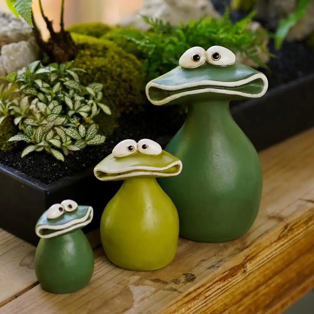 

Cartoon Big Mouth Frog Statue Resin Animal Character Model Toy Statue Outdoor Garden Decoration Ornaments
