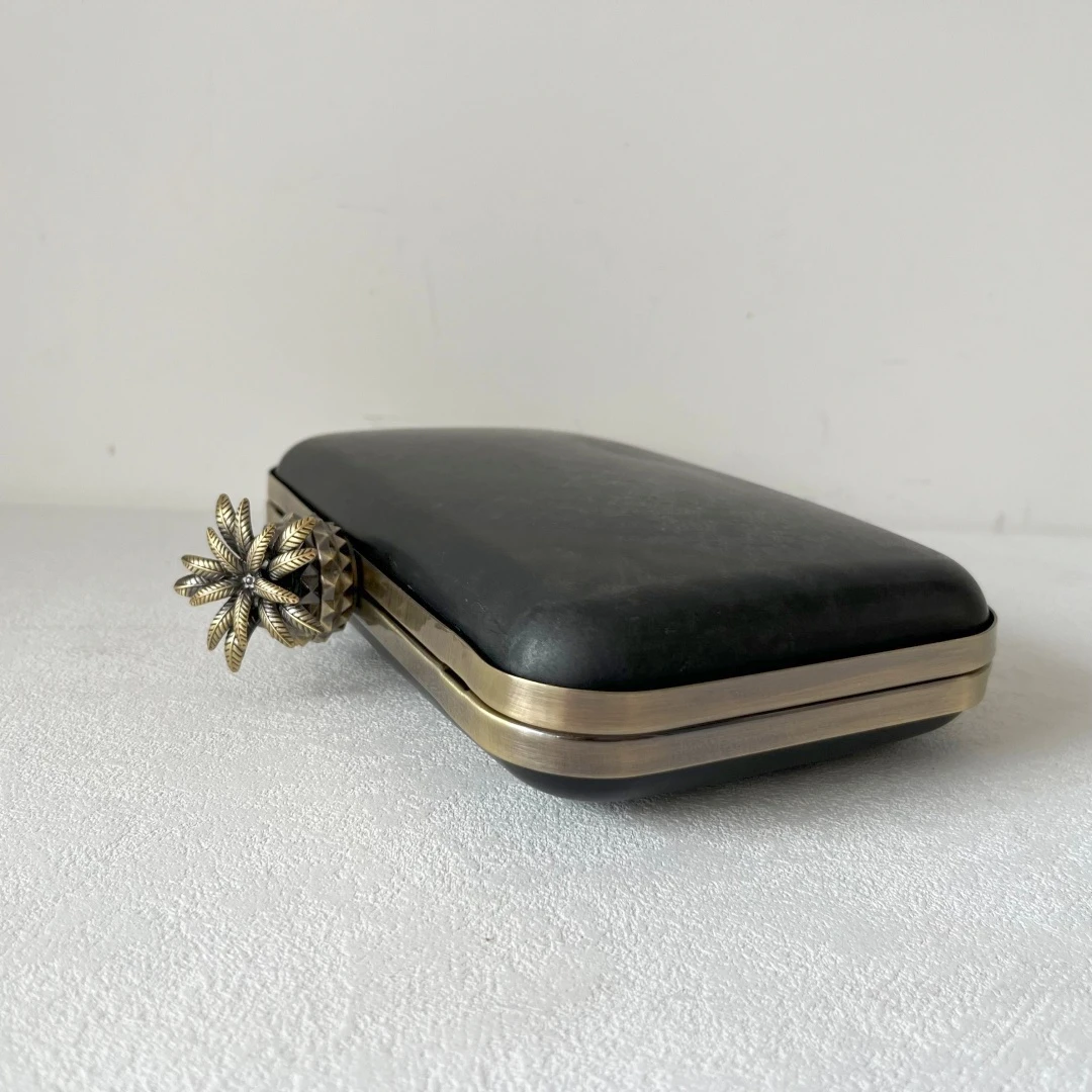 Antique DIY Bag Accessories Rectangle Metal Box Clutch Frame with Black Plastic Shell And Pineapple Top Head Purse Frame Mold