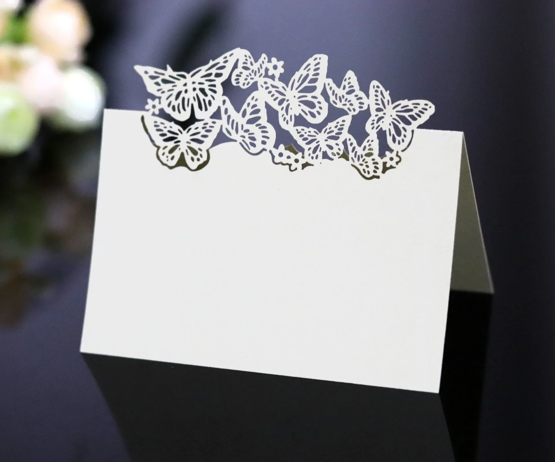 50pcs Seat Card Butterfly Hollow Heart Table Card Wedding Name Sign in Table Numbers Wedding Thank You Cards