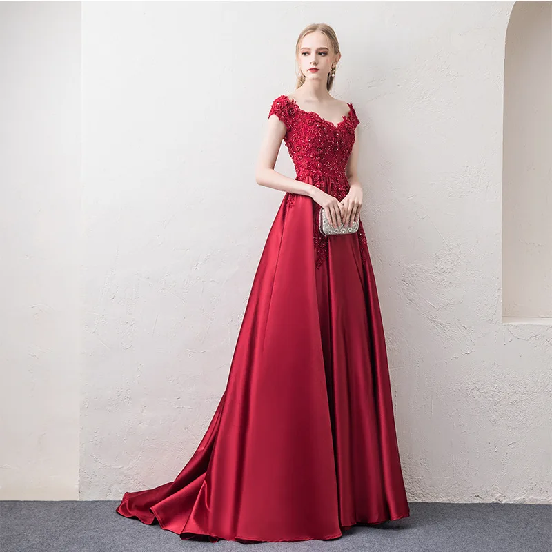 Burgunderrotes schulterfreies Abendkleid aus Satin mit Spitzenapplikationen, A-Linie, Hofschleppe, langes formelles Ballkleid, Partykleid für Hochzeitsgäste