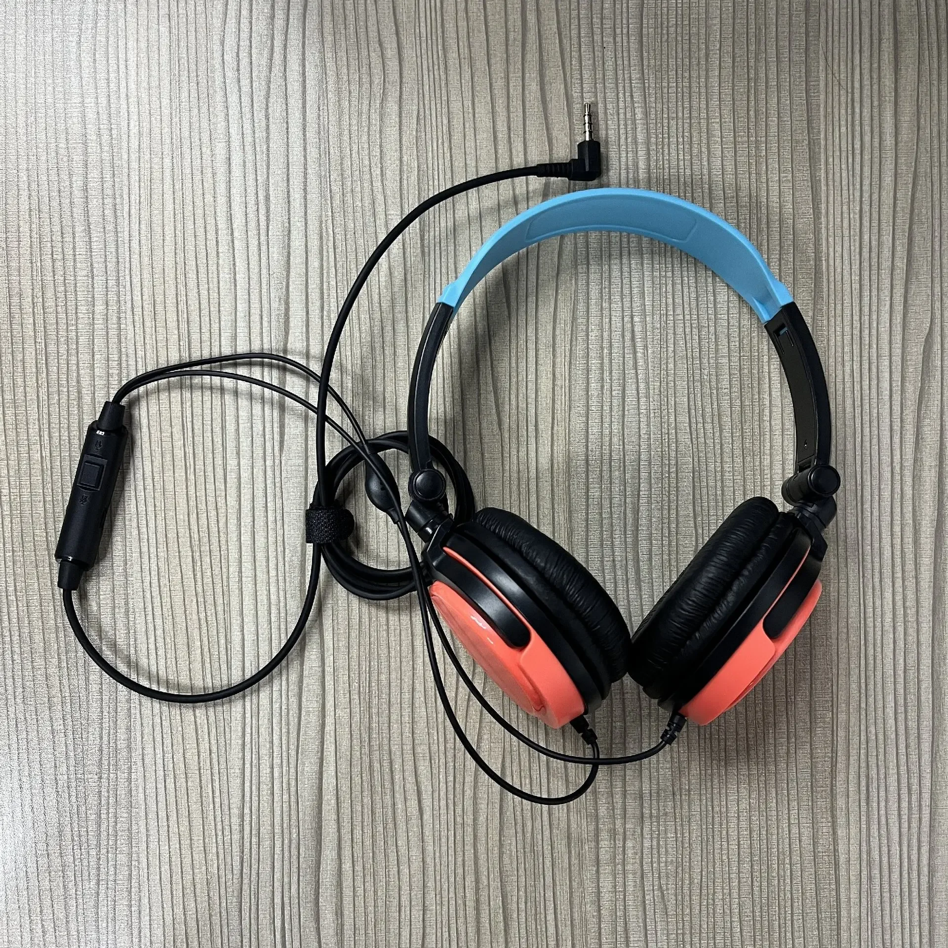 Wired Gaming Headset with Microphone for Switch 2/PS5/Xbox/PC/Switch OLED Over-Ear Stereo Headphones Lightweight & Comfortable