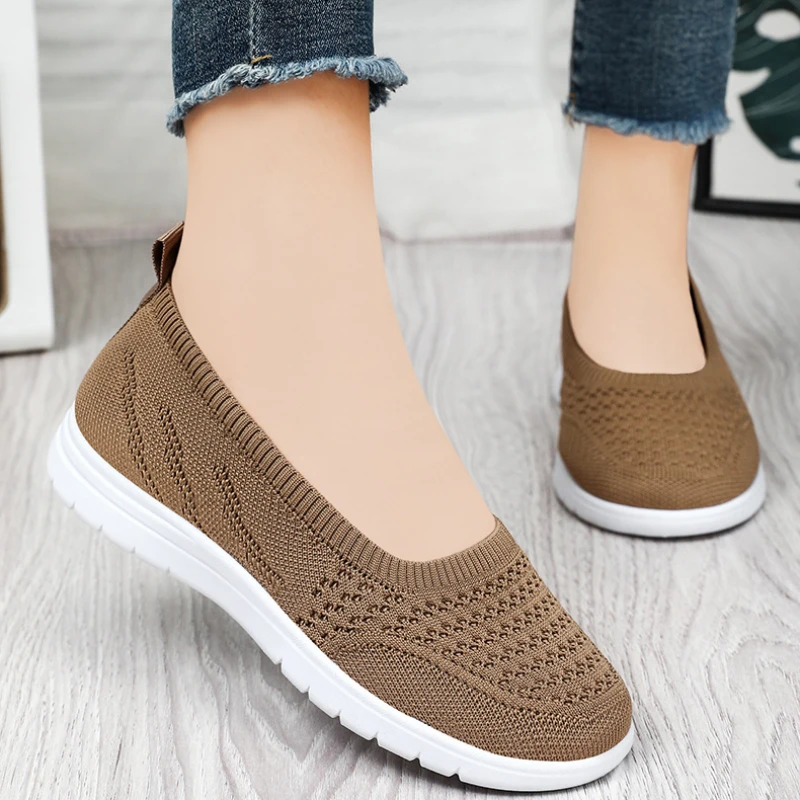Knitted fabric shoes for women in spring 2024, shallow mouthed flat bottomed women's shoes, mom's shoes one kick off pink shoes