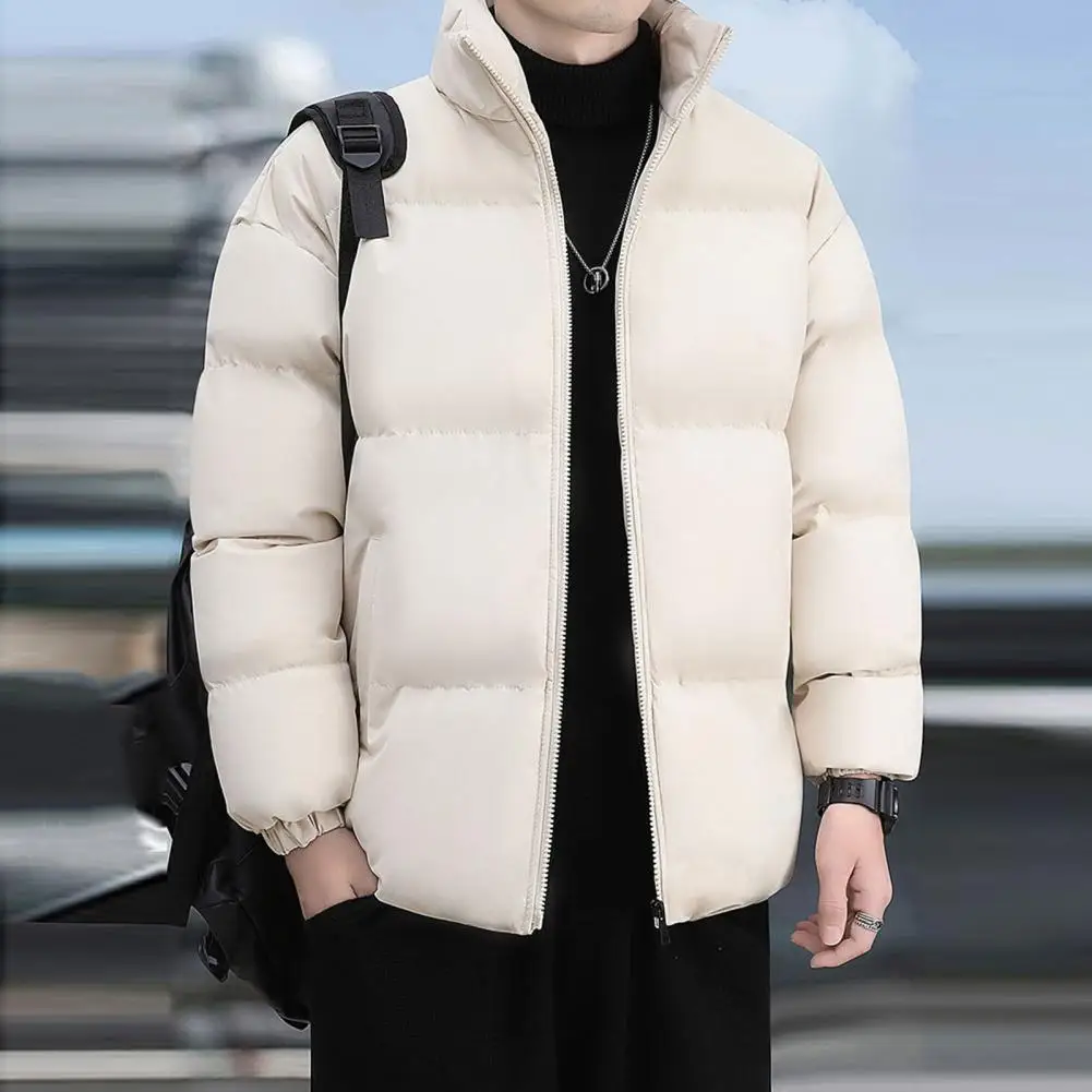

This cotton coat has a high collar design, and fully zipping it up can prevent wind from entering the inner layer.