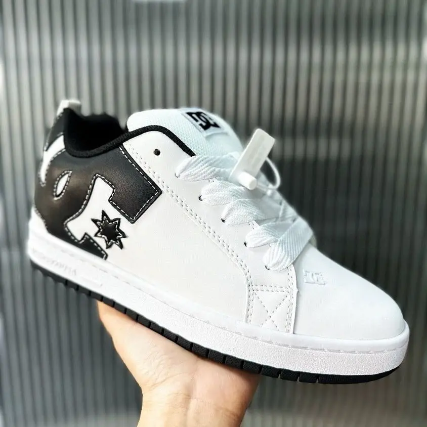 【関税込み】Entire Studios トープ DC スエード トラウザーズ DC shoes trendy sports men's and women's loafers, low top