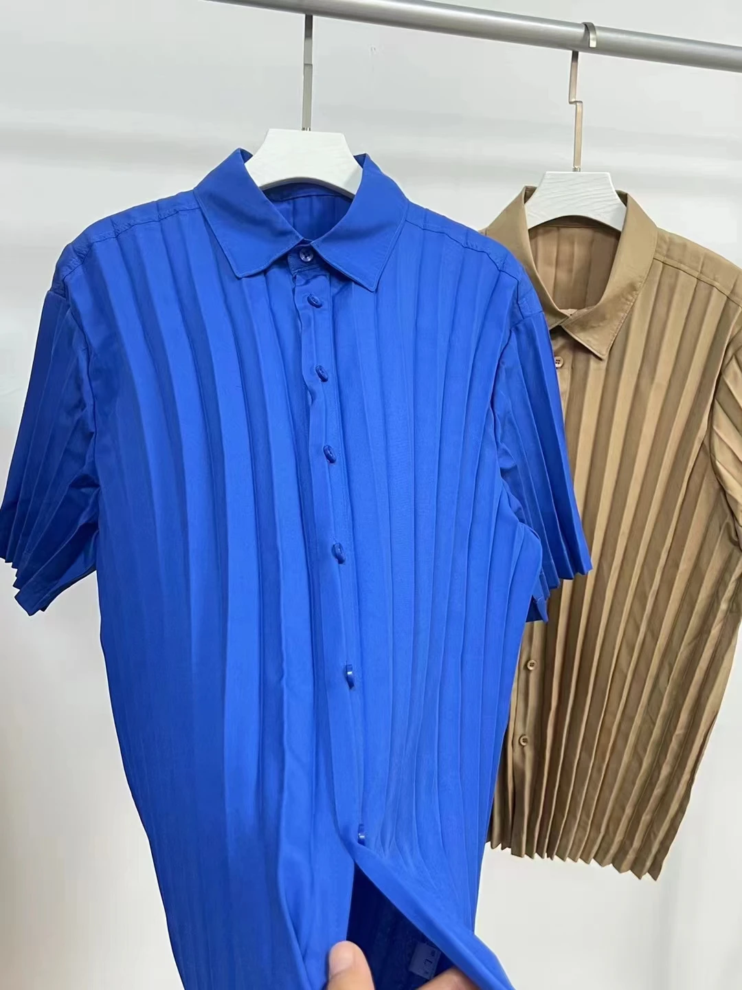 Men Summer Shirt Short Sleeve Lapel Pleats Pleated Solid Color Business Casual Blouse Short Jacket