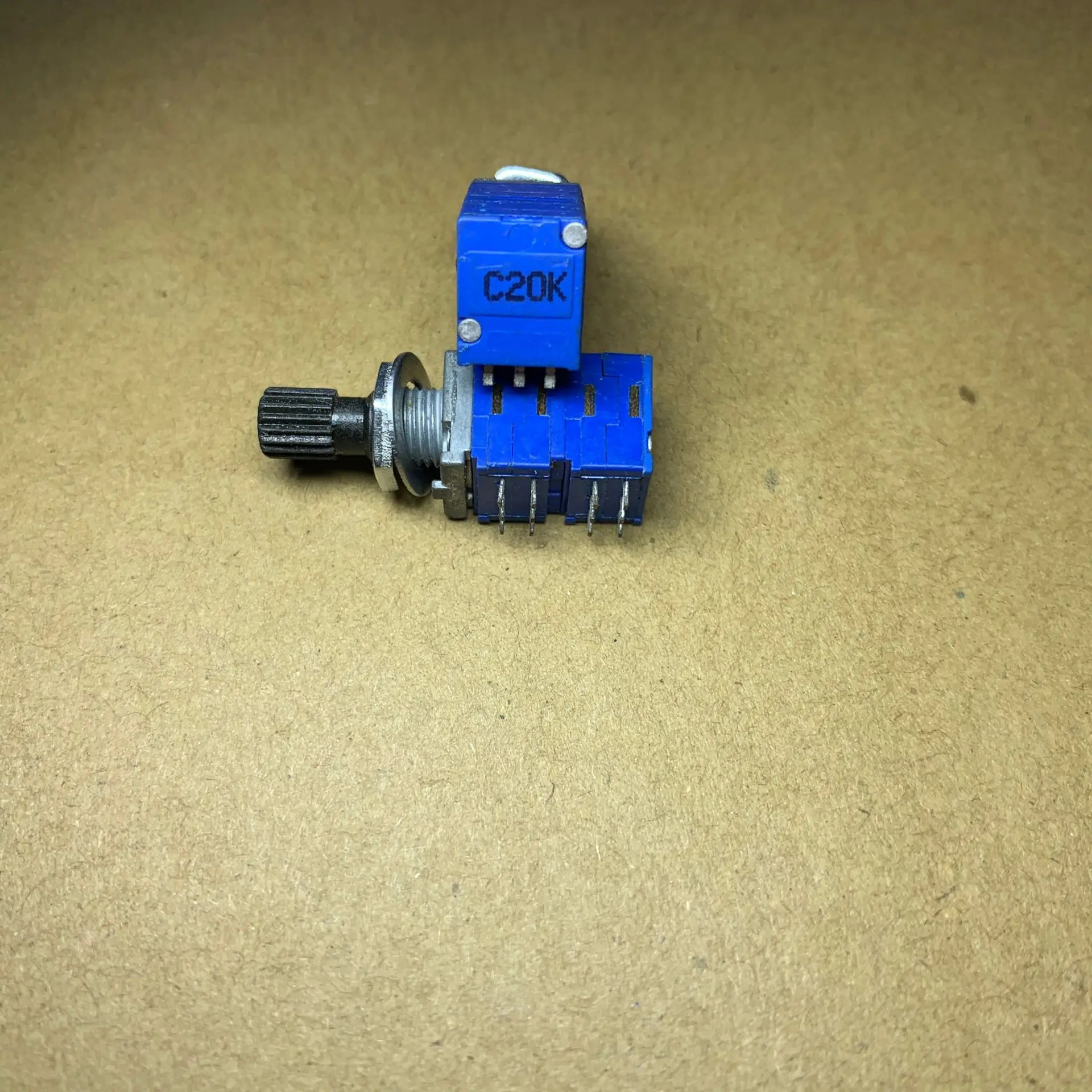 

PTD904 precision potentiometer 4 C20K insulated shaft long 15MM volume potentiometer