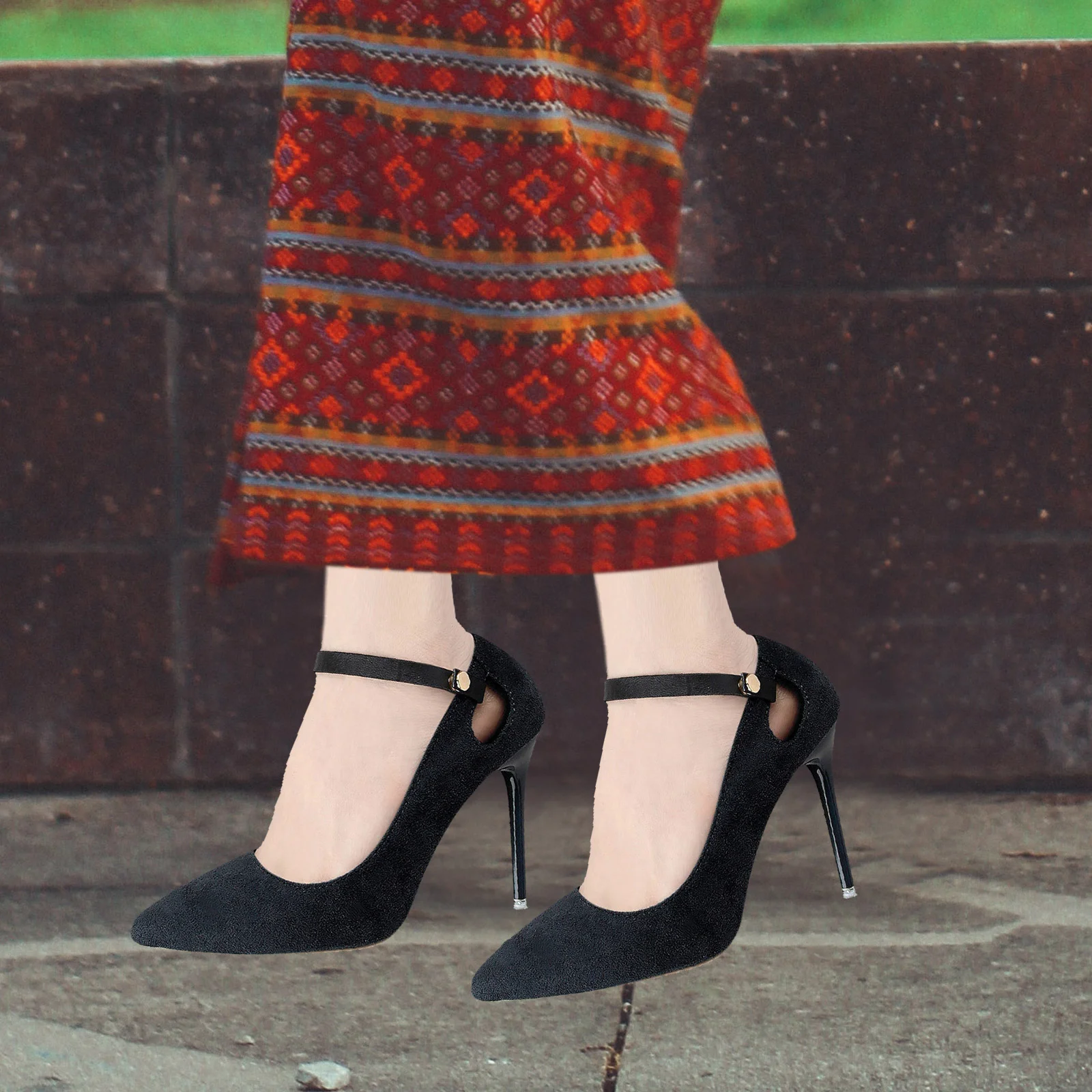 Рисунок 3 - Ремешки на щиколотке