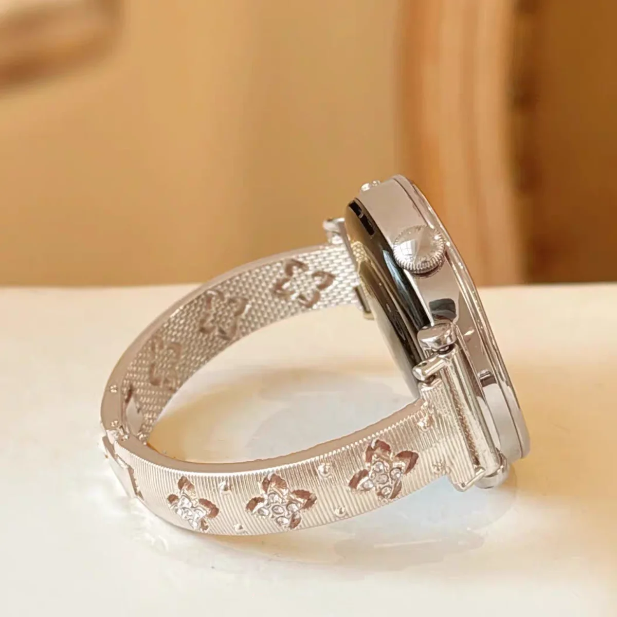Slim Four-Leaf Flower Bracelet Strap - Elegant Metal Band