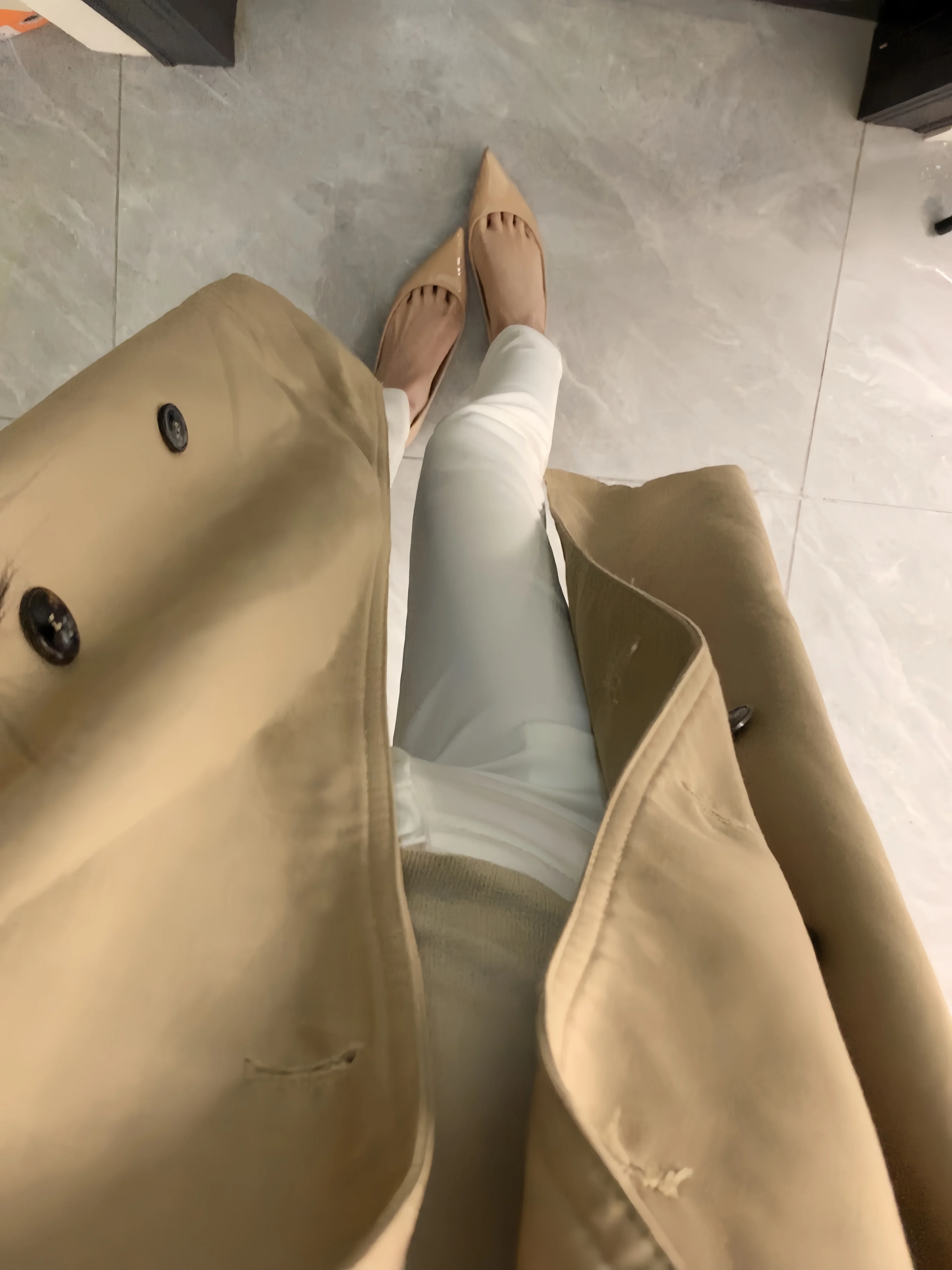 New style raised pointed flat shoes in nude color, super light cut flat shoes, super light cut single shoes for women