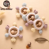 Der Silikon Beißring Baby in Ruder-Form ist das perfekte Zahnungsspielzeug für Babys. Hergestellt aus BPA-freiem Silikon und Holz, beruhigt er das Zahnfleisch und fördert gleichzeitig die sensorische Entwicklung. Ideal für zahnende Kinder, bietet dieser Baby Beißring eine sichere, nachhaltige Lösung. Erhältlich in praktischer Verpackung, auch für Großbestellungen. Kostenloser Versand weltweit.