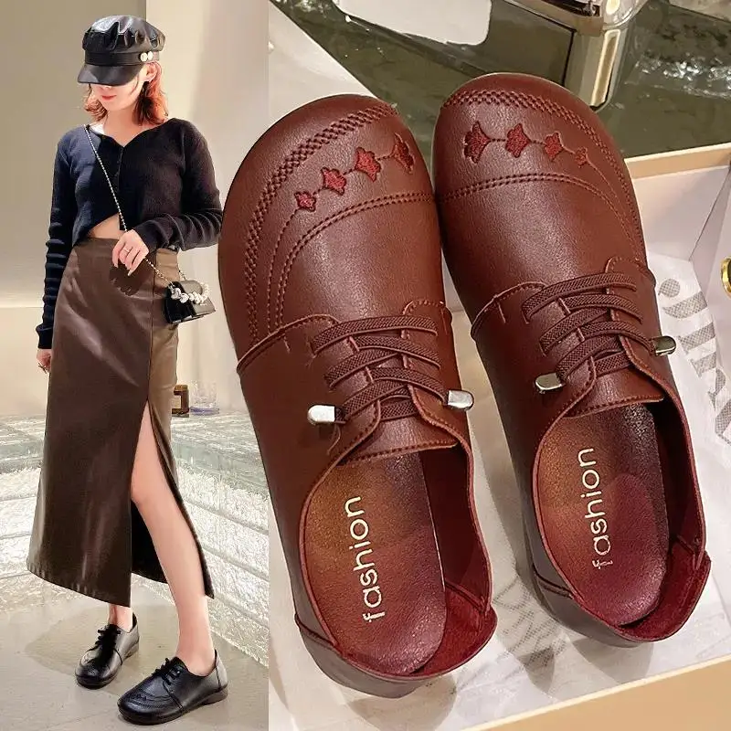 

Woman's Spring Autumn Casual Flat Sole Shoes Soft Bottom Non Slip Cover Foot Fashionable Large Size Mom's Shoes Elderly Shoes
