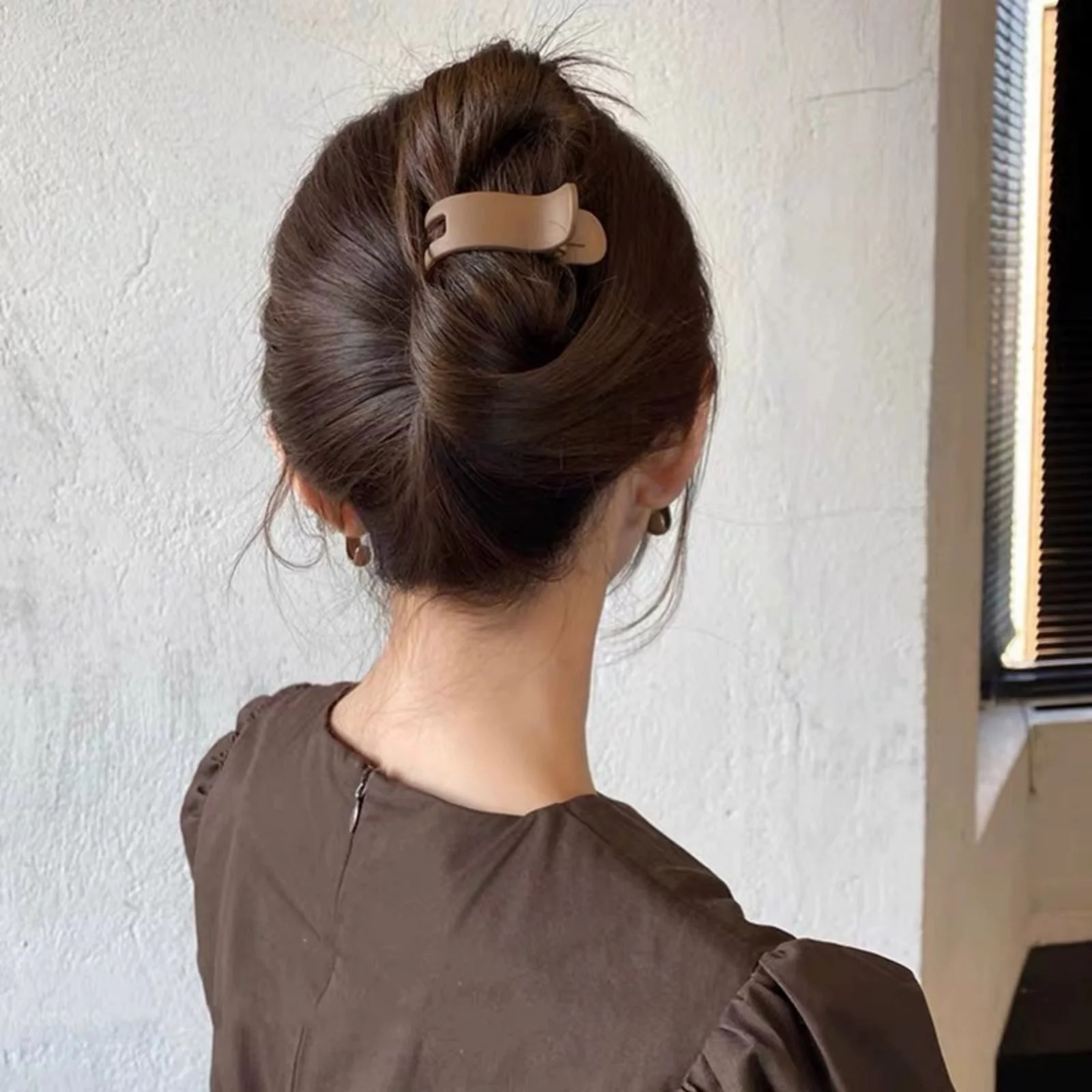 4Pcs Neutral - Toned Back - of - Head Hair Claws: Simple Design, Perfect for Casual & Elegant Hairstyles