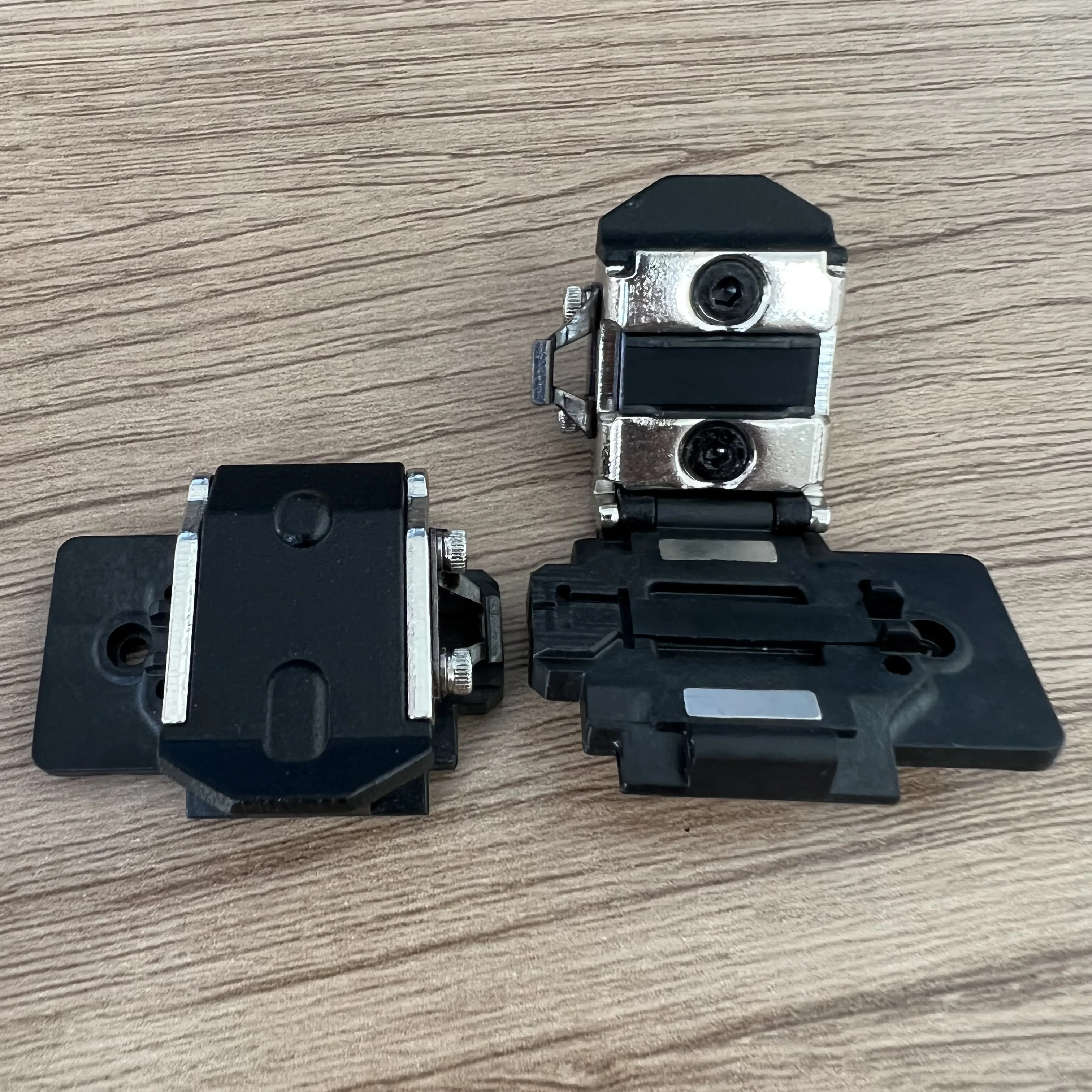 1 Pair GuangGu Fiber Optic Clamps Three-in-one Fixture Fiber Holder GT-17S GT-17B01, Leather Wire Pigtail Single-Core Fixture