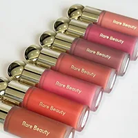 Rare Beauty Soft Pinch Liquid Blush, fini soyeux et lisse, longue tenue, effet repulpant, pour un maquillage éclatant, espoir, amour, vertus, joie, merveille, valeur 5