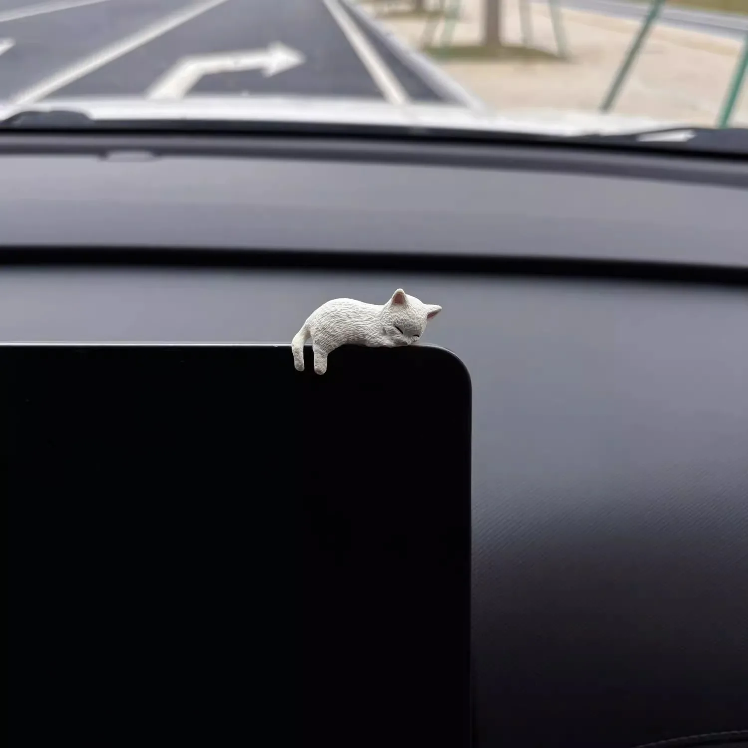 4pcs Cute Kitten Decoration Creative Sleeping Cat Doll Automobile Screen thumbnail 3