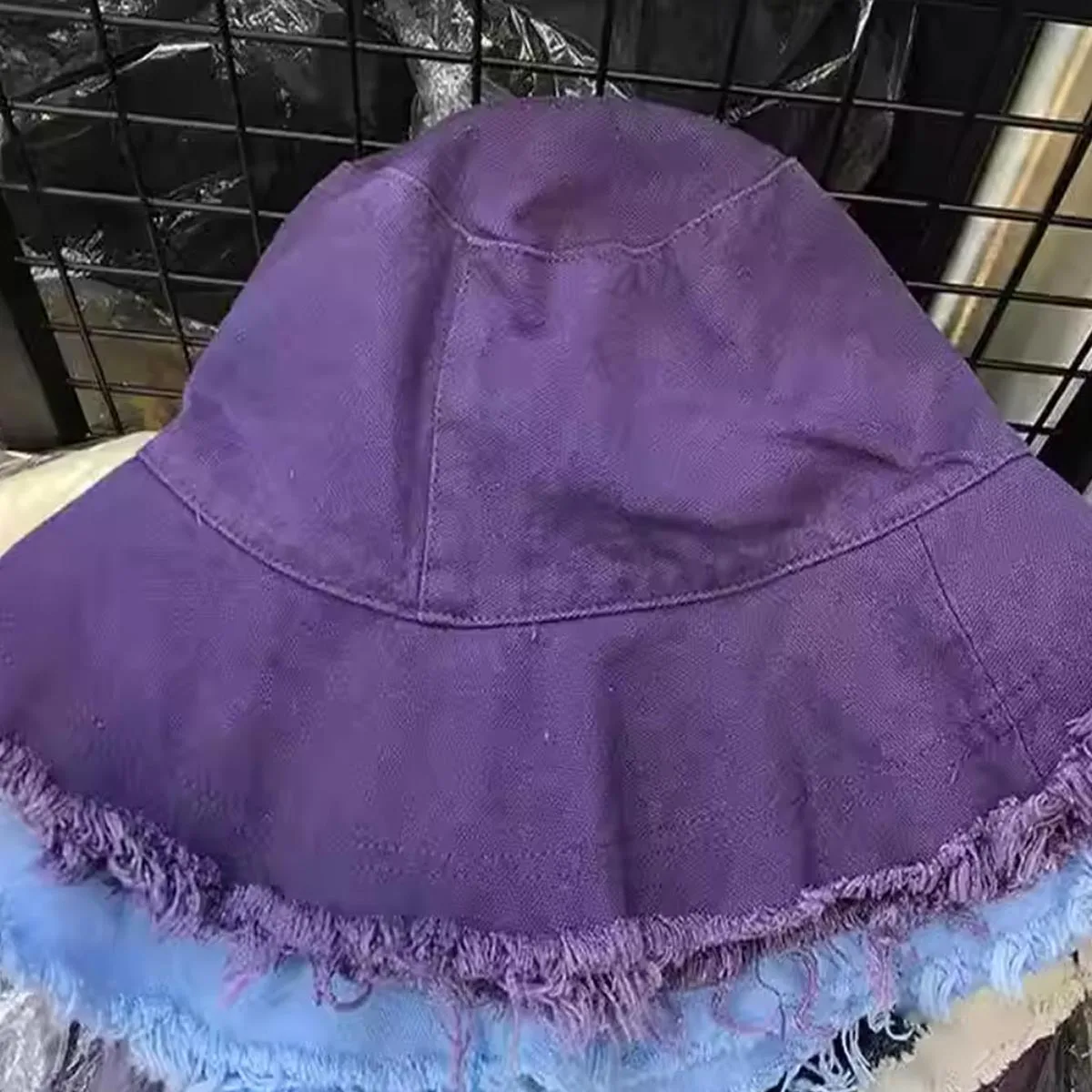 New Frayed Edge Bucket Hat Japanese Style Solid Color Denim Fisherman Hat Women's Sun Hat Fashionable Frayed Washed Canvas Hat for Shopping, Hiking, Camping, and Leisure